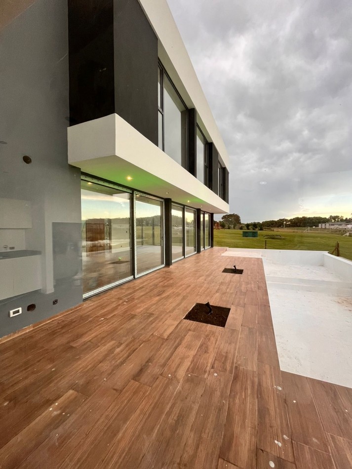 Casa Rumenco Joven