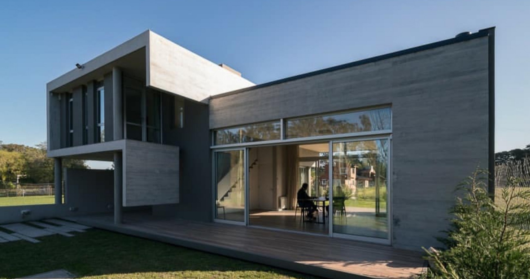 Casa 4 ambientes de corte moderno Reserva Golf de Acantilados