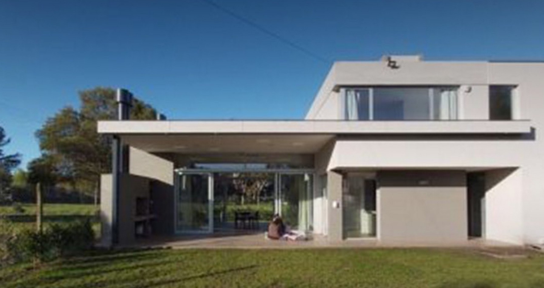 Casa 4 ambientes de corte moderno Reserva Golf de Acantilados