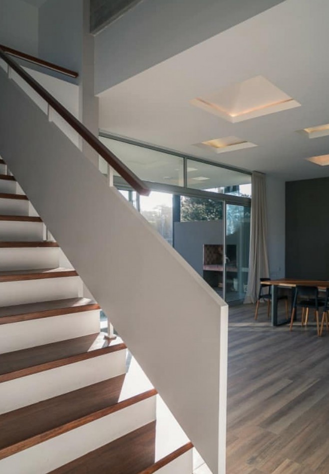 Casa 4 ambientes de corte moderno Reserva Golf de Acantilados
