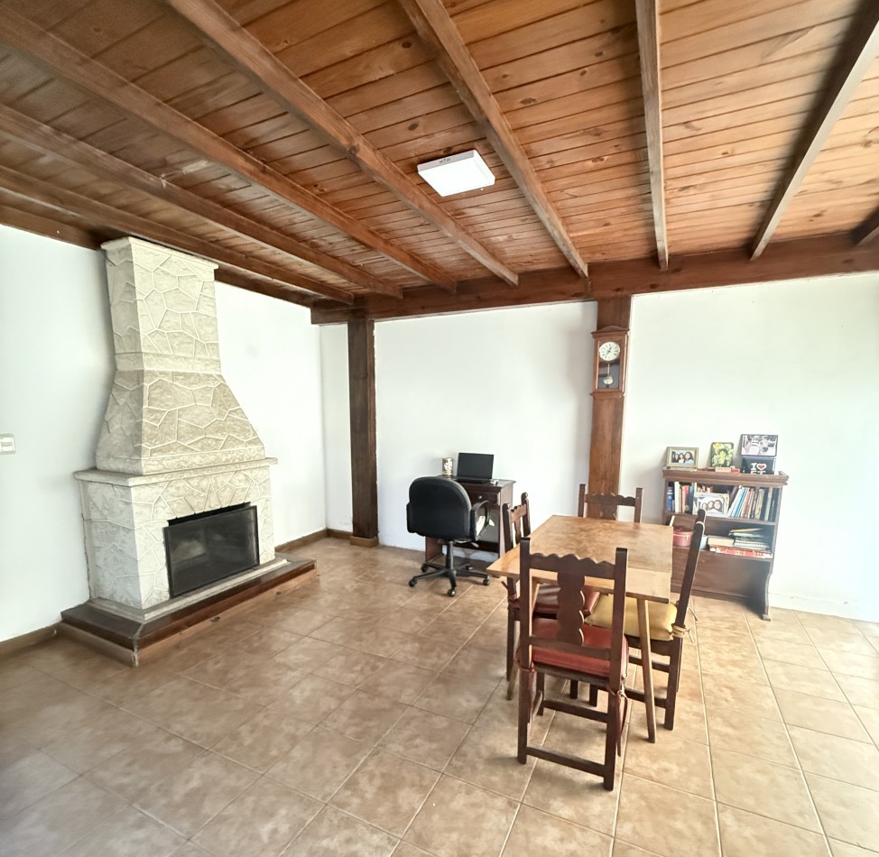 Venta casa con gran lote , tres ambientes