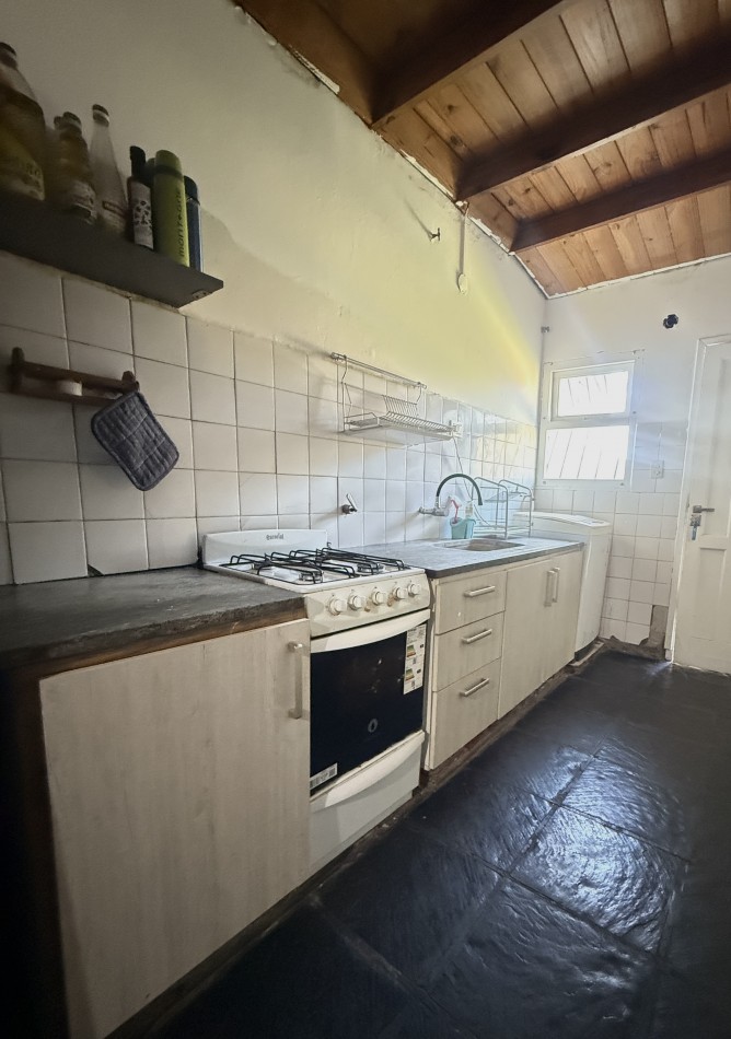 Venta casa con gran lote , tres ambientes