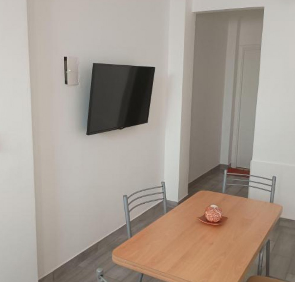 Departamento dos ambientes al frente 