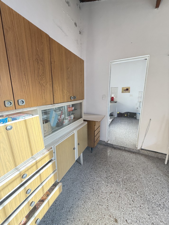 Casa en venta tres ambiente con departamento y espacio aereo para construccion 