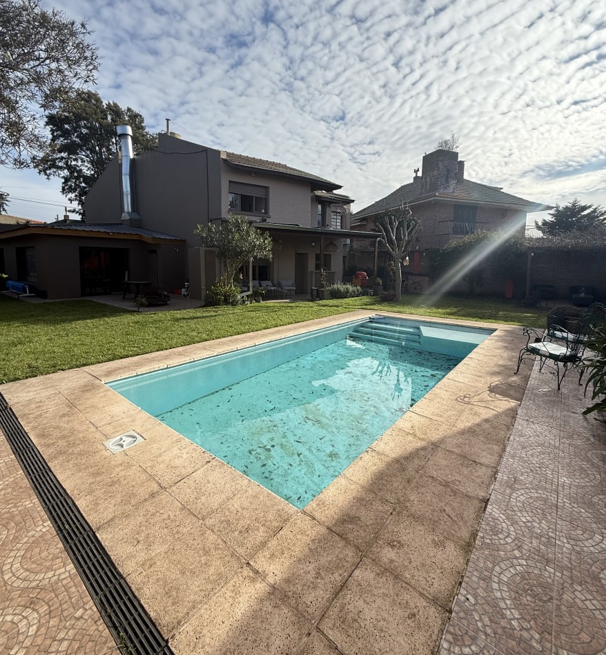 Casa en venta La Florida cinco ambientes 