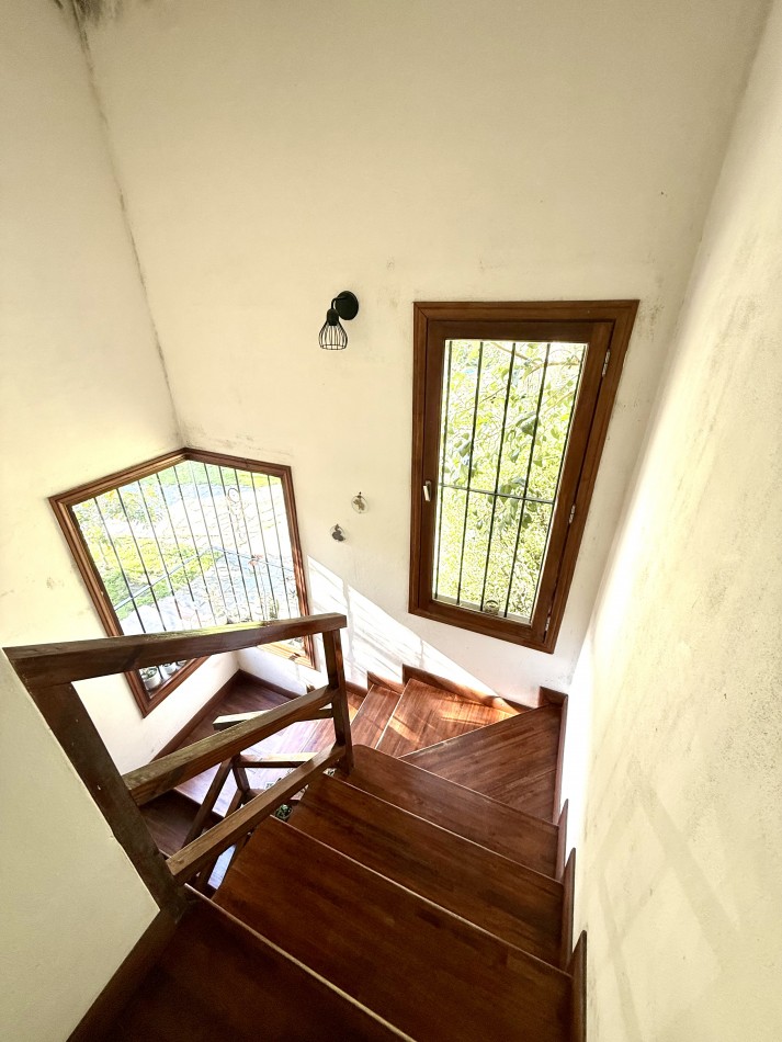Casa en venta con gran lote y pileta 