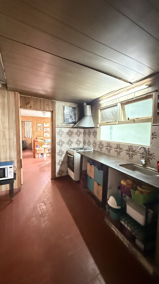 Casa de 4 ambientes a reciclar lote propio 