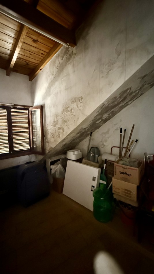 Casa de 4 ambientes a reciclar lote propio 