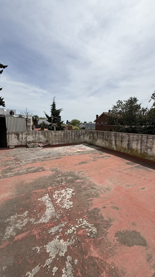 Casa de 4 ambientes a reciclar lote propio 