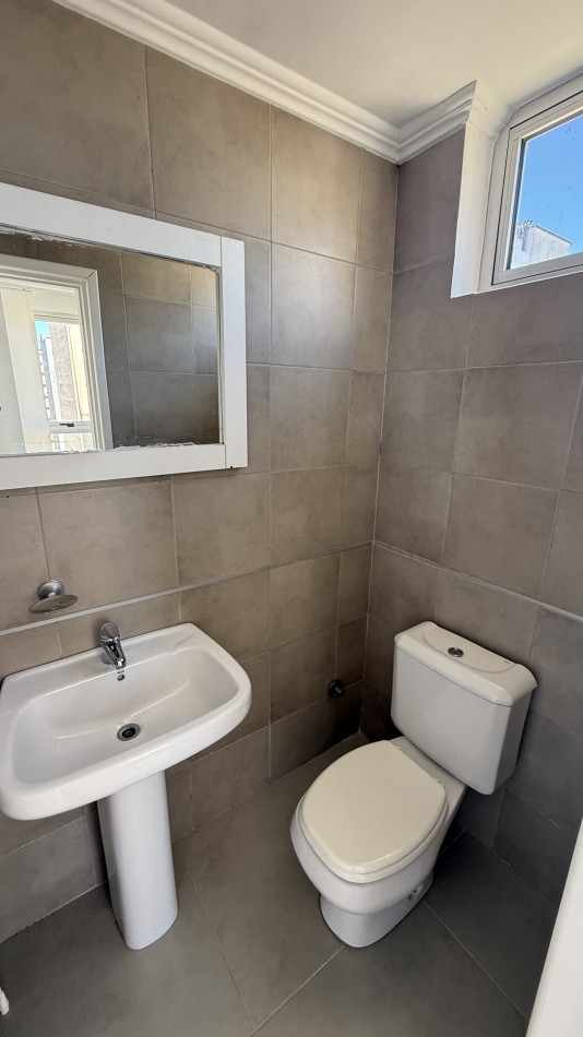 Departamento tres ambientes con gran terraza 