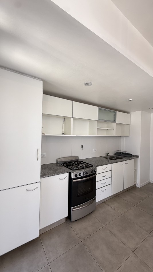 Departamento tres ambientes con gran terraza 