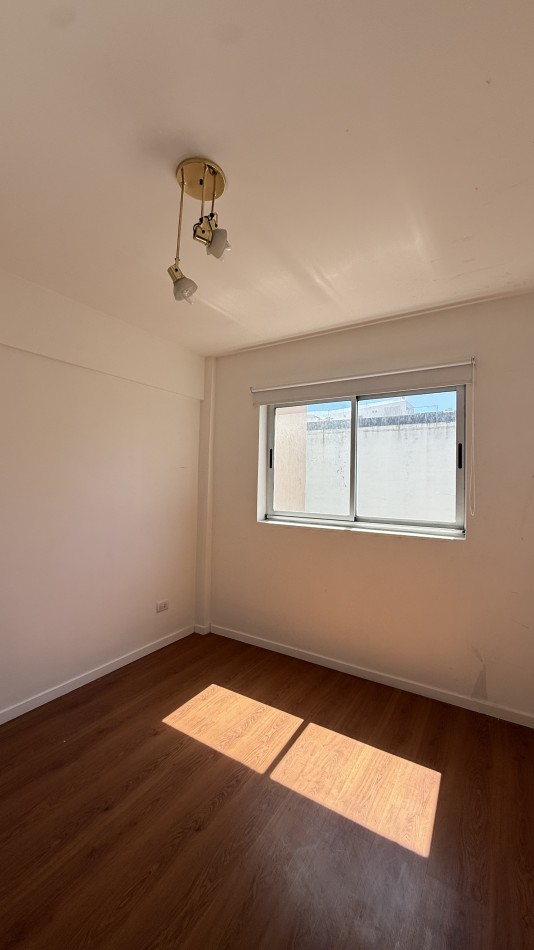 Departamento tres ambientes con gran terraza 