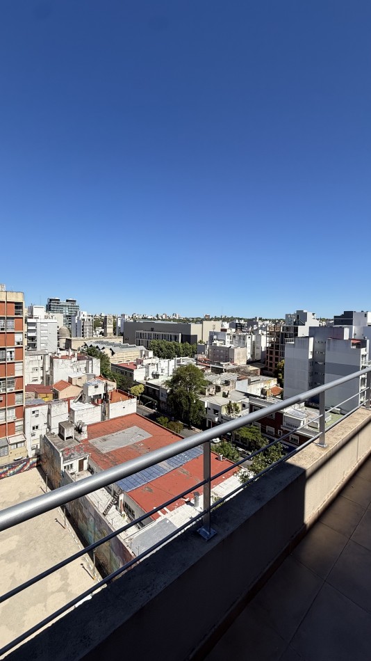 Departamento tres ambientes con gran terraza 