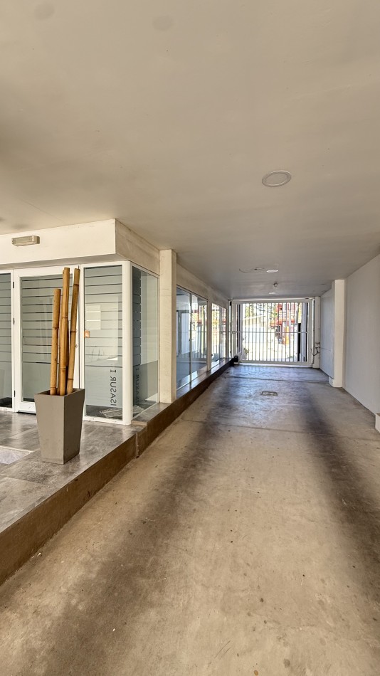 Departamento dos ambientes con cochera y quincha privado 