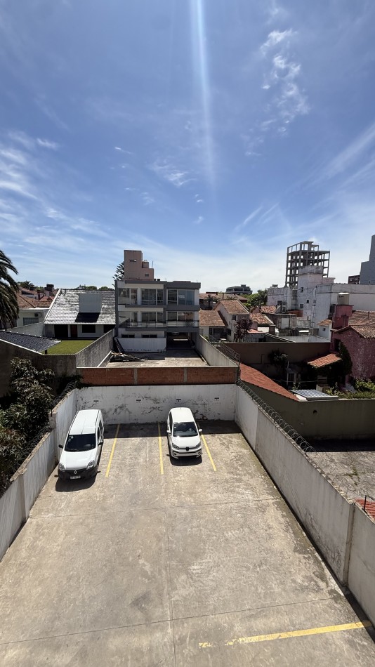 Departamento dos ambientes con cochera y quincha privado 