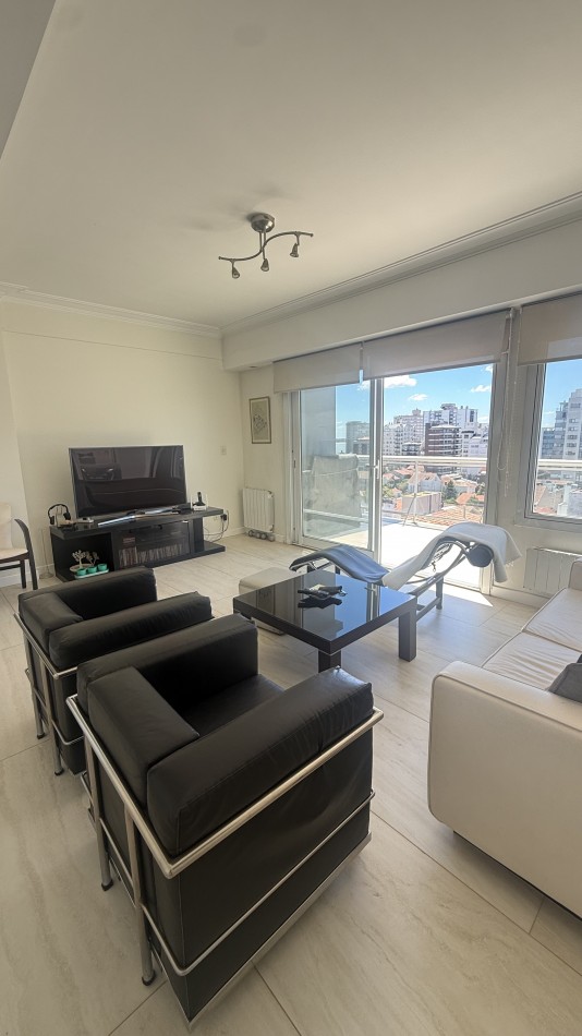 Departamento tres ambientes reciclado  con vista al mar 