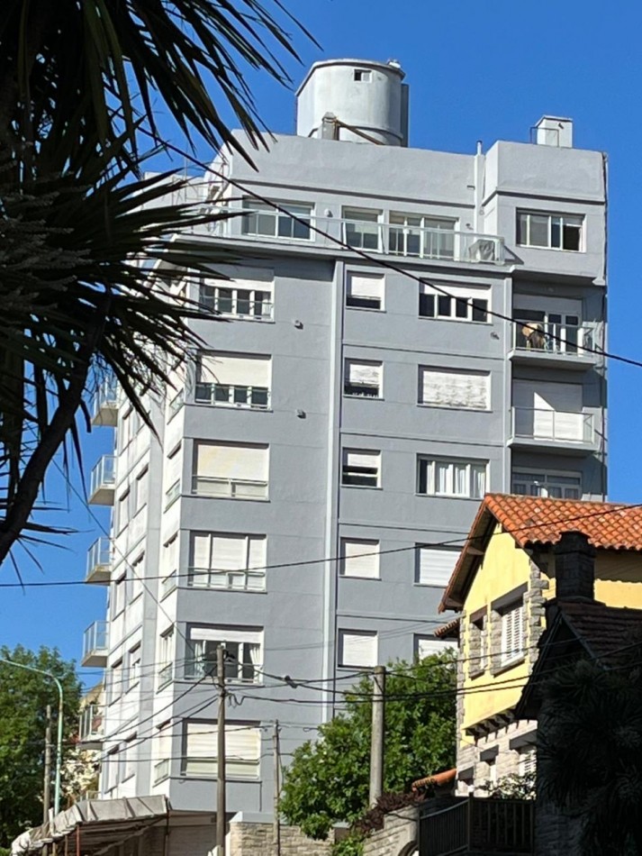 Departamento tres ambientes reciclado  con vista al mar 