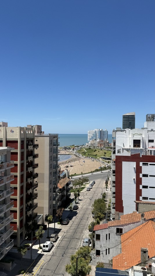 Departamento tres ambientes reciclado  con vista al mar 