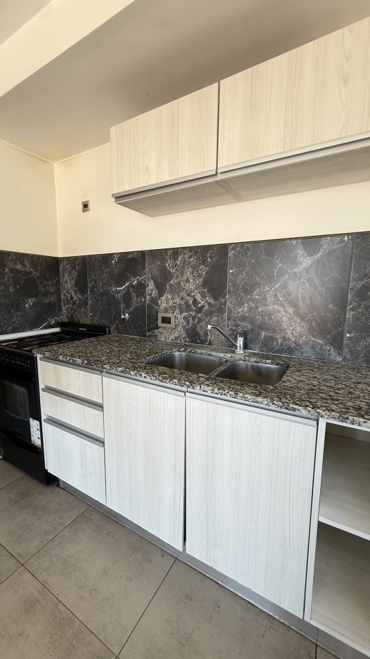 Departamento tres ambientes con cochera 