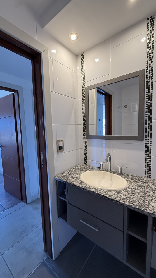 Departamento tres ambientes con cochera 