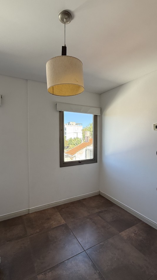 Departamento tres ambientes con cochera 