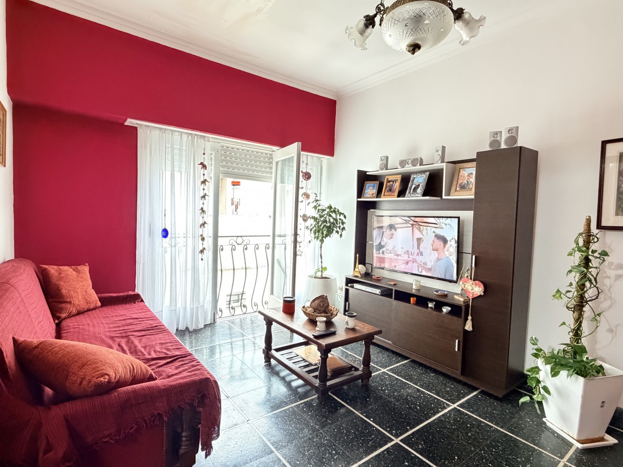 Venta PH tres ambientes por escalera 