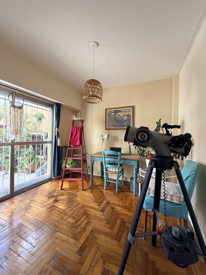 Venta departamento 4 ambientes con patio y cochera  