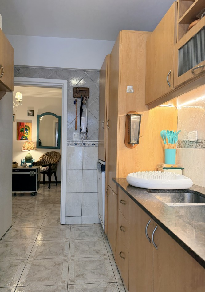 Venta departamento 4 ambientes con patio y cochera  