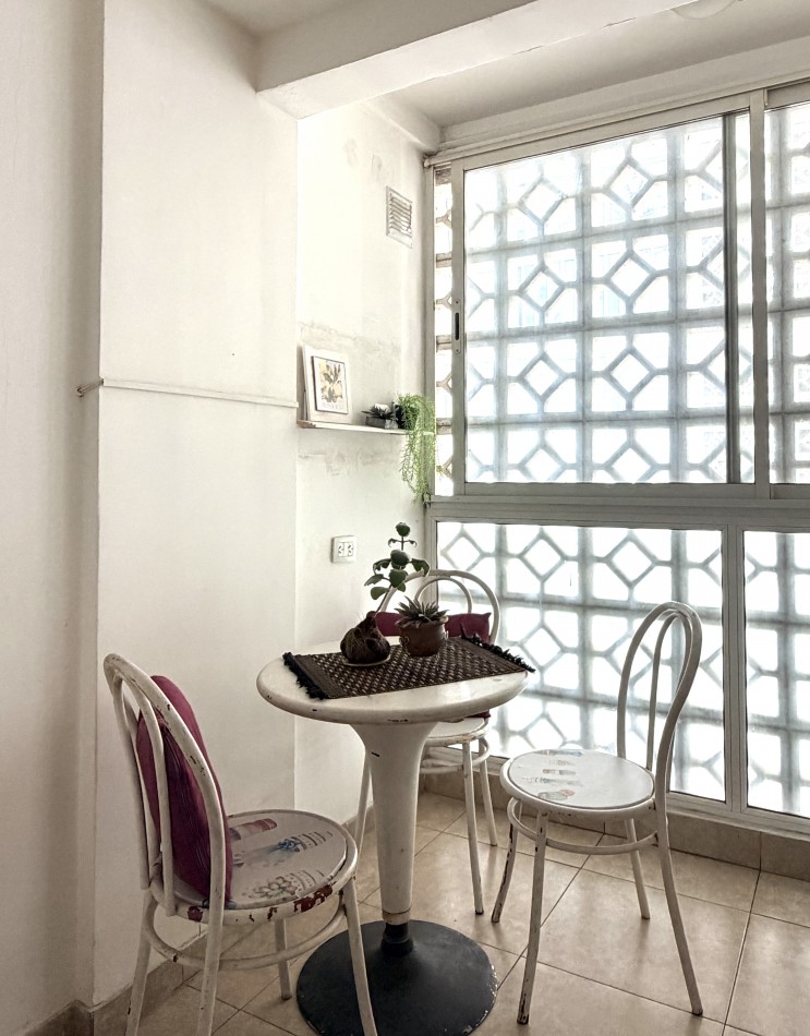 Departamento 4 ambientes con balcon a la  