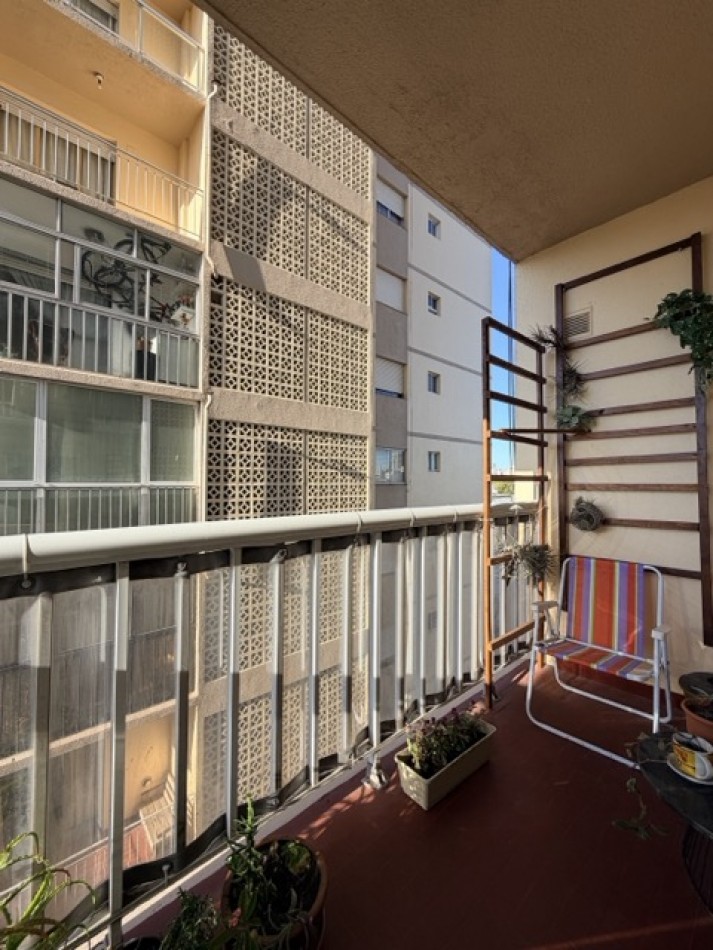 Departamento 4 ambientes con balcon a la  