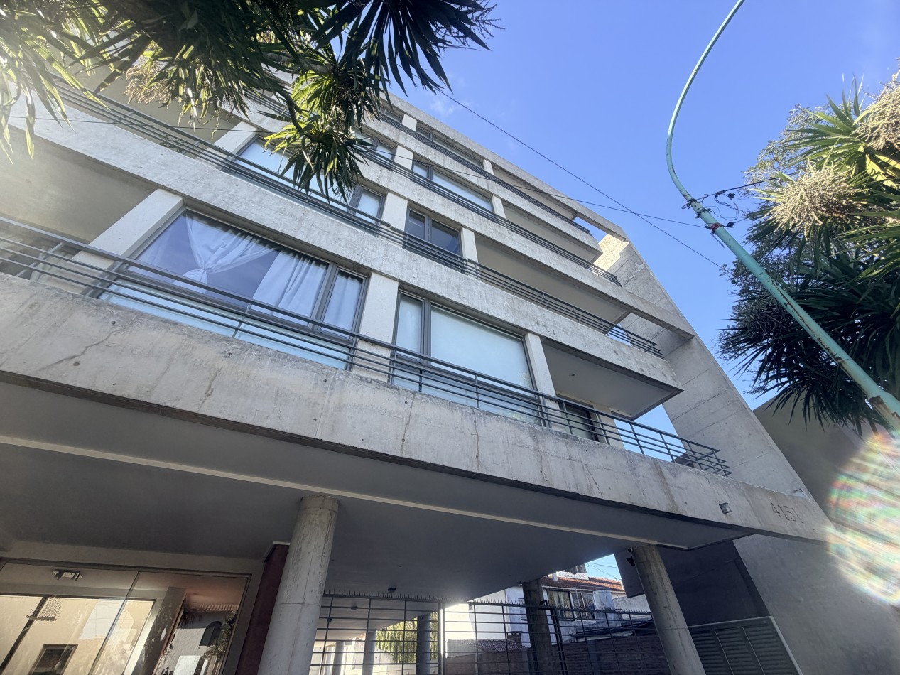Departamento tres ambientes con cochera 