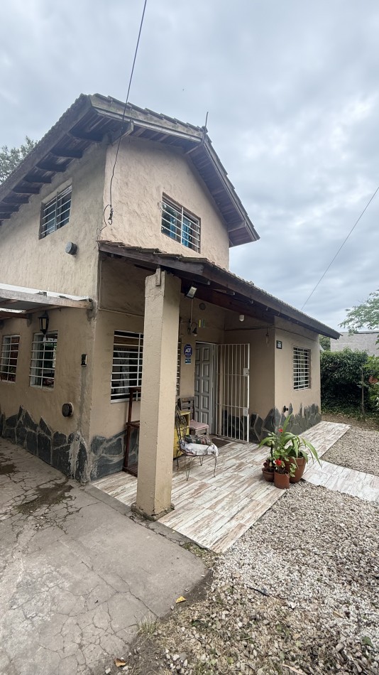 Casa en venta con pileta y parque 