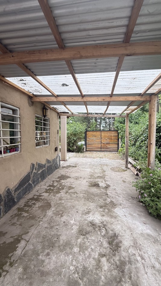 Casa en venta con pileta y parque 