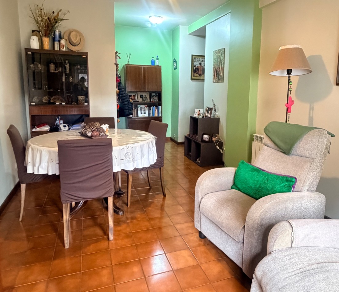 Departamento 4 ambientes a la calle 