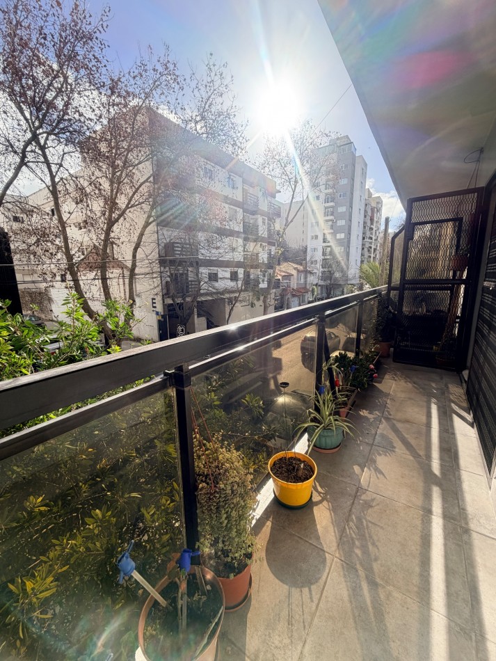 Departamento 4 ambientes a la calle 