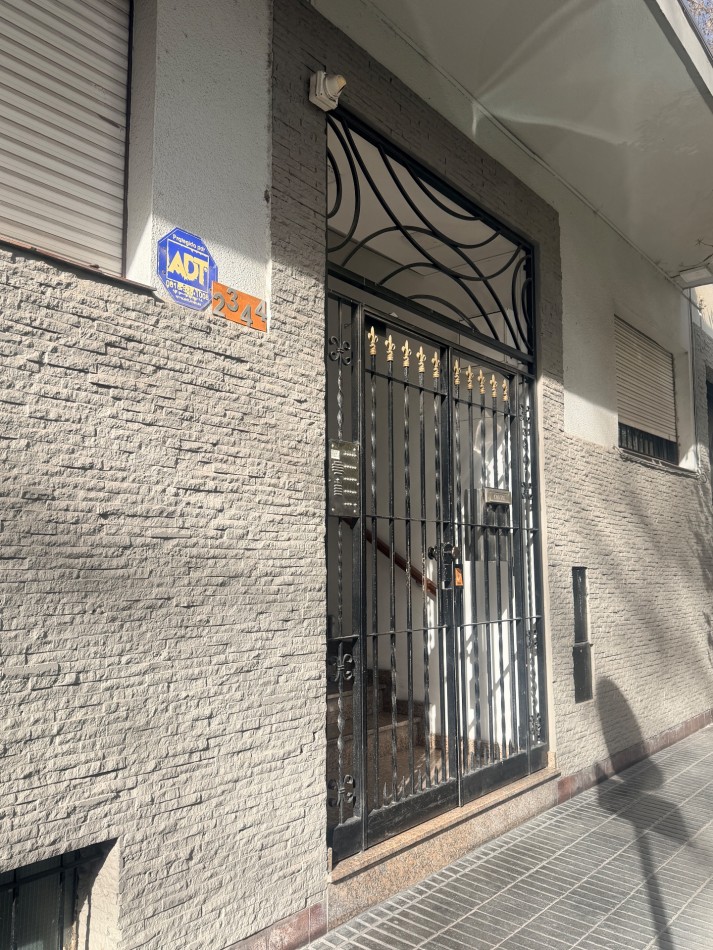Departamento 4 ambientes a la calle 
