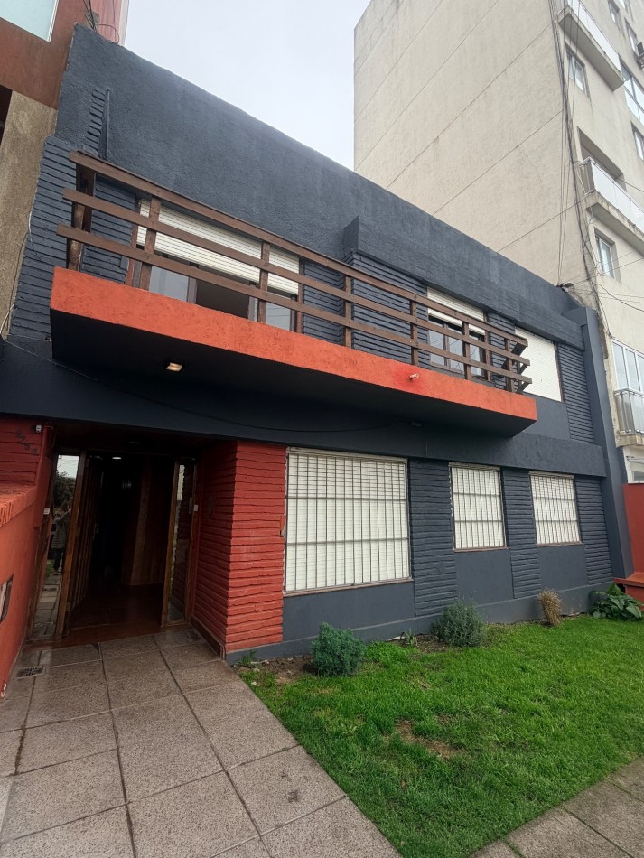 Departamento tres ambientes a la calle con vista 