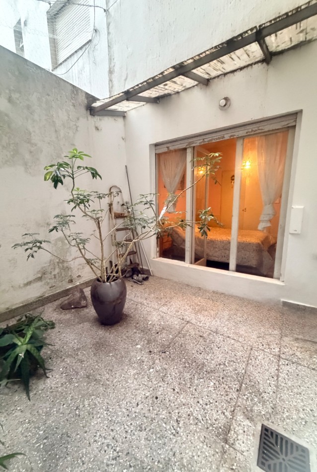 Departamento dos ambientes planta baja con patio 