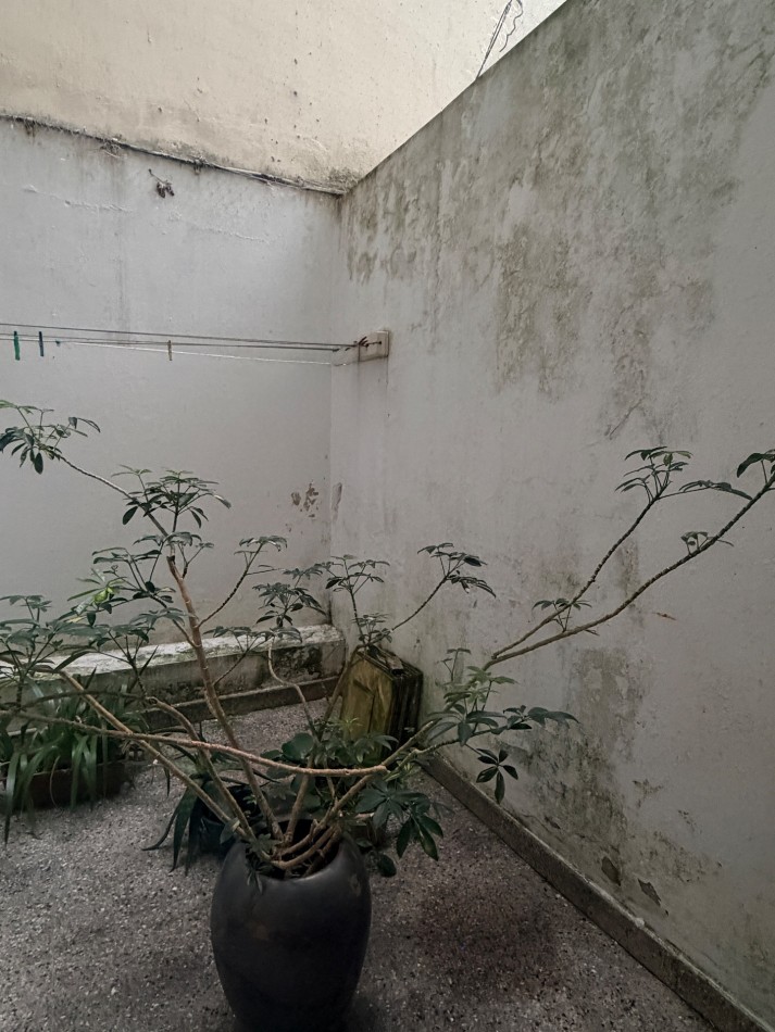 Departamento dos ambientes planta baja con patio 