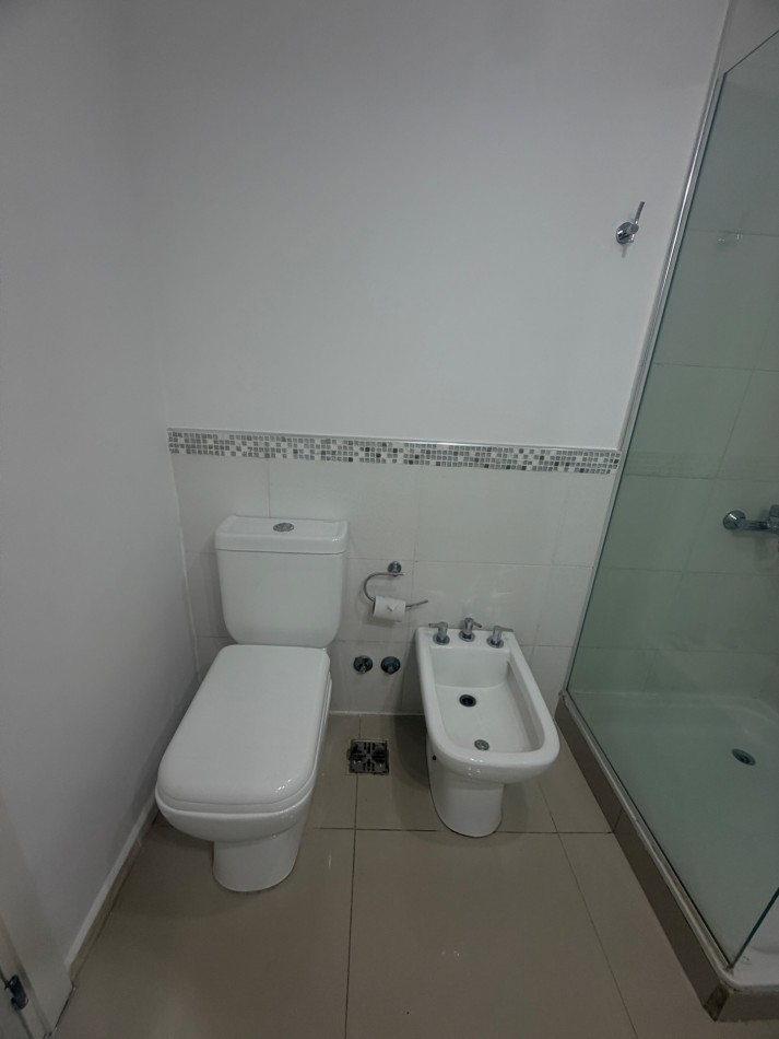 Departamento dos ambientes a la calle con cochera