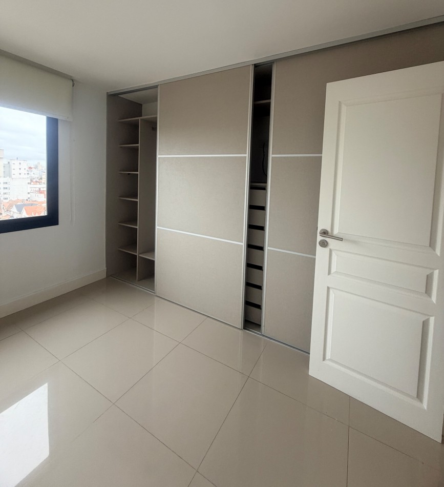Departamento dos ambientes a la calle con cochera