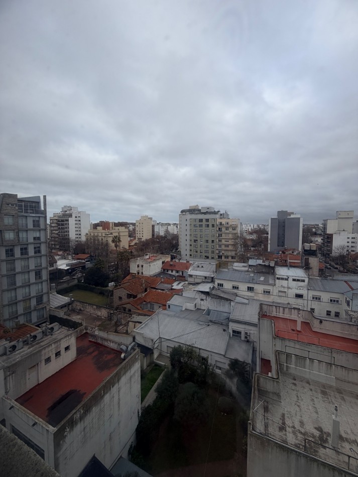 Departamento dos ambientes a la calle con cochera