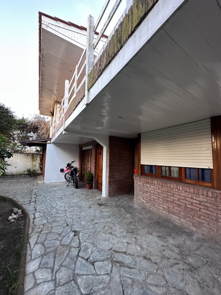 Venta dos casas en Block de dos y tres ambientes