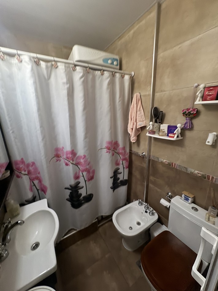 Departamento dos ambientes con amplio patio reciclado