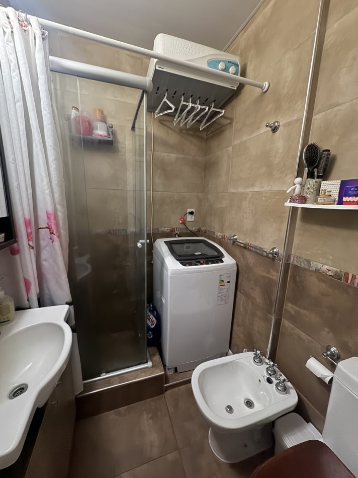 Departamento dos ambientes con amplio patio reciclado