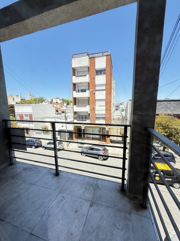 Departamento 3 ambientes con cochera descubierta