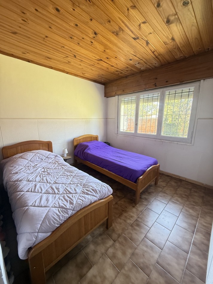 Venta casa con gran lote , tres ambientes
