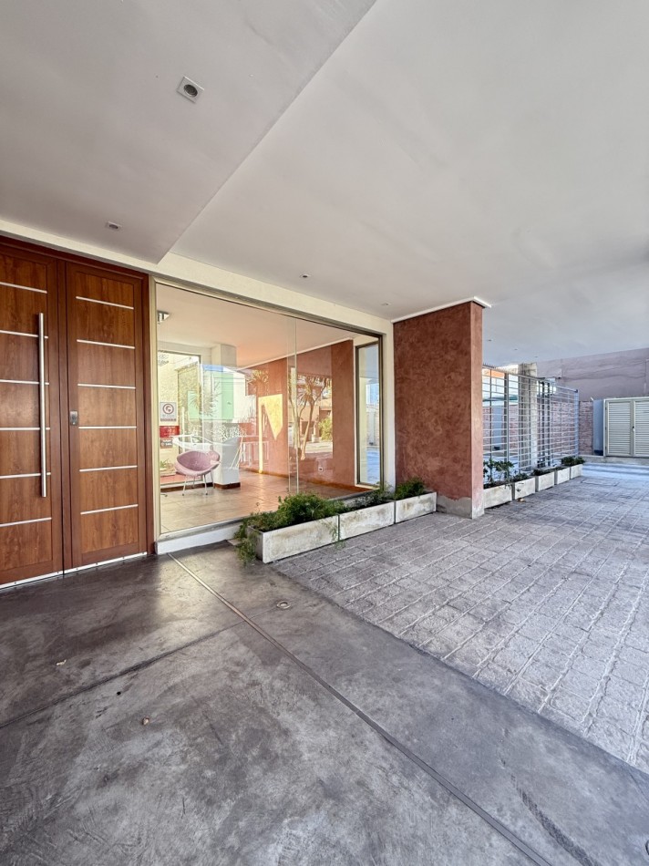 Departamento tres ambientes con cochera 