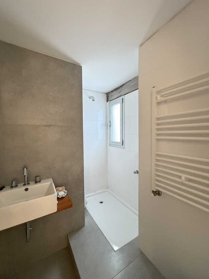 Casa 4 ambientes de corte moderno Reserva Golf de Acantilados