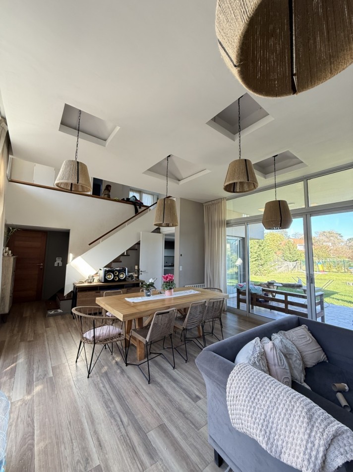 Casa 4 ambientes de corte moderno Reserva Golf de Acantilados